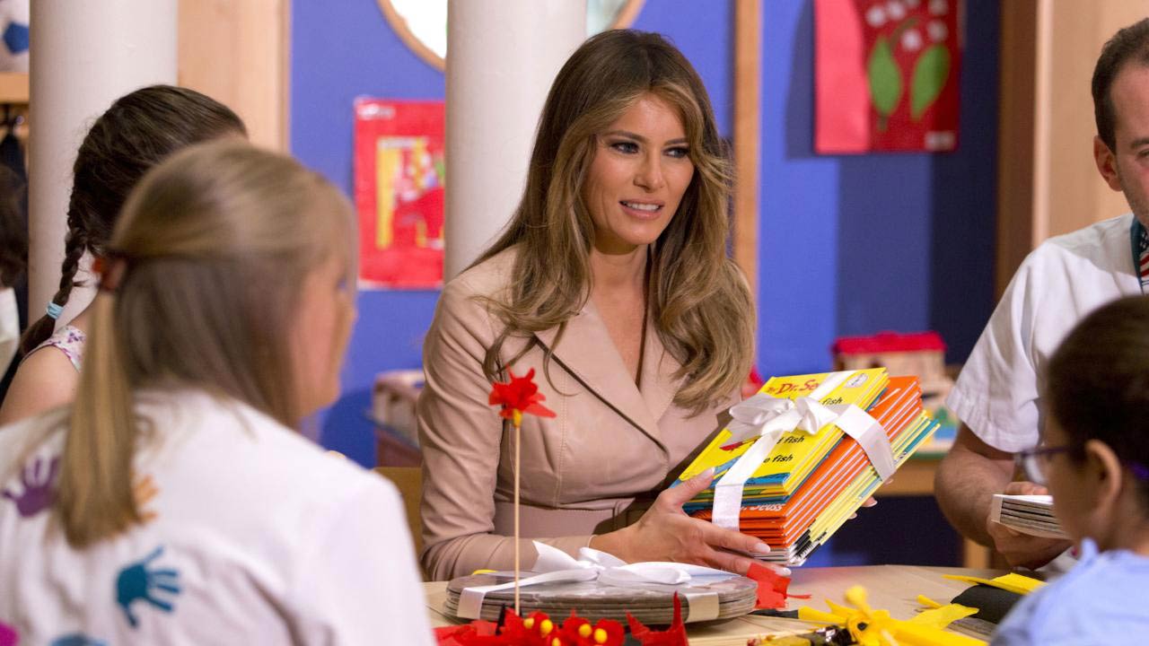 هل تدعم ميلانيا ترامب العنصرية في كتب دكتور سوس؟