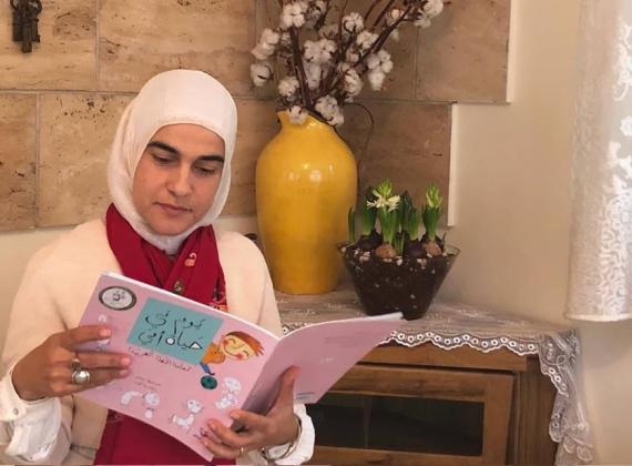 توصية المربّية حنان أبو جارور: اقرأوا "يوم في حياة أمّي معلمة اللغة العربيّة"